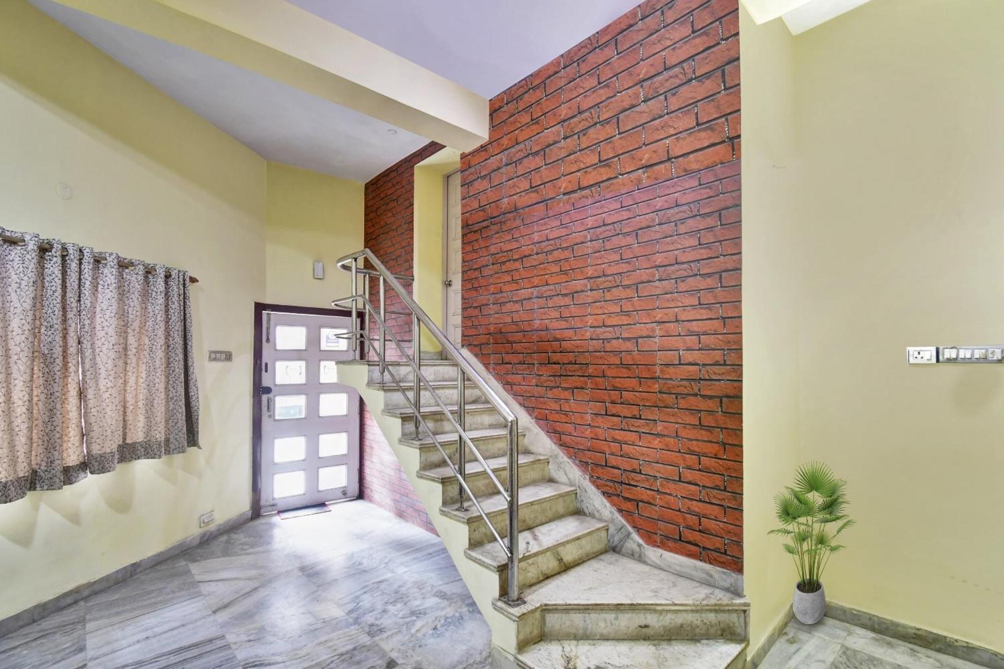 Hotel O R A Homestay Near Acropolis Mall 콜카타 외부 사진